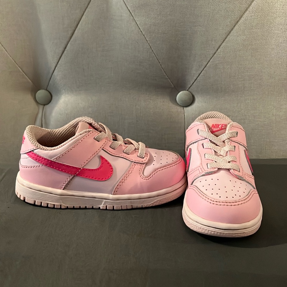 Nike Dunks - Triple Pink.